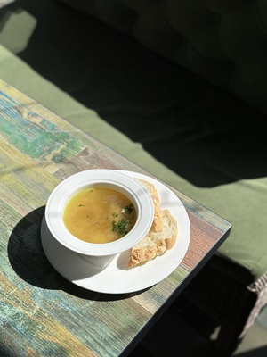 Бульйон з курячим яйцем