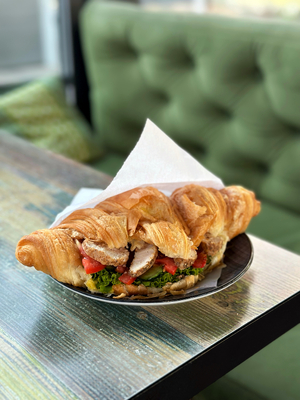 Круасан з куркою-гриль