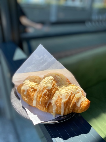 Круасан з марципаном